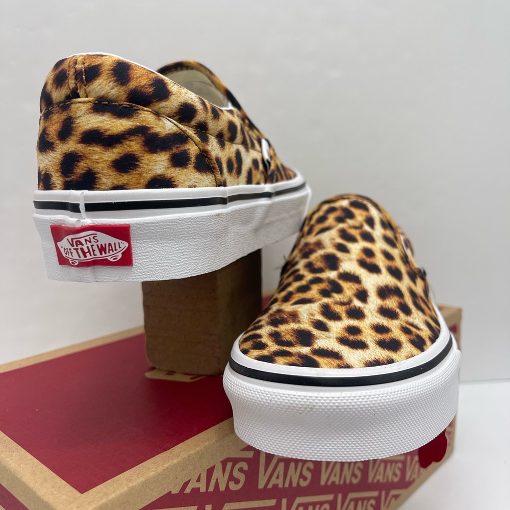 Vans WMNS Slip-On Shoes Classic
(Leopard print) Black/True white
VN0A5AO8316 - Picture 8 of 16
